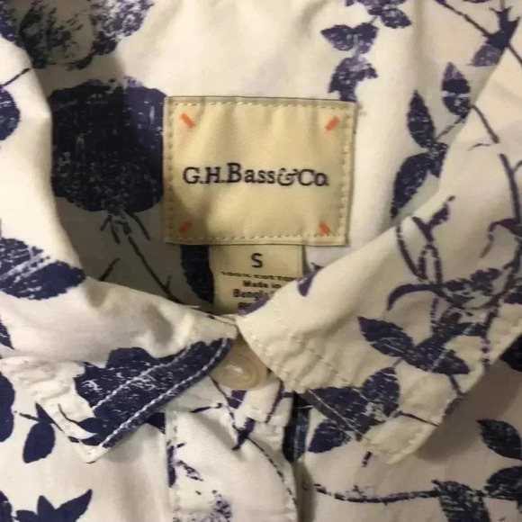 G.H. Bass 100% cotton front button up shirt. - Picture 2 of 5